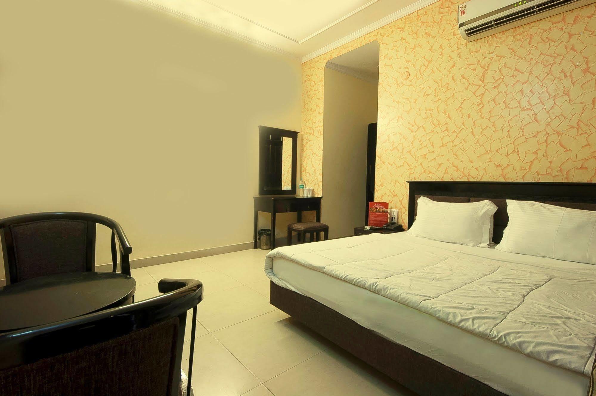 Hotel Sunrise Делі Екстер'єр фото